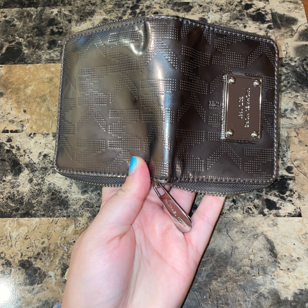 Michael Kors Metallic Silver Compact Wallet - Picture 8 of 10